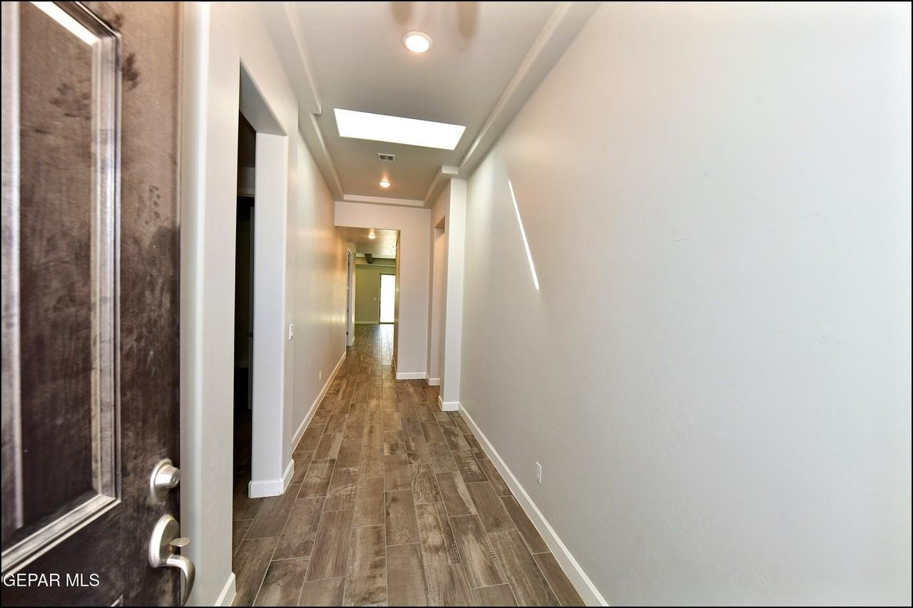 13146 Cleethorpes St - Photo 6 of 47