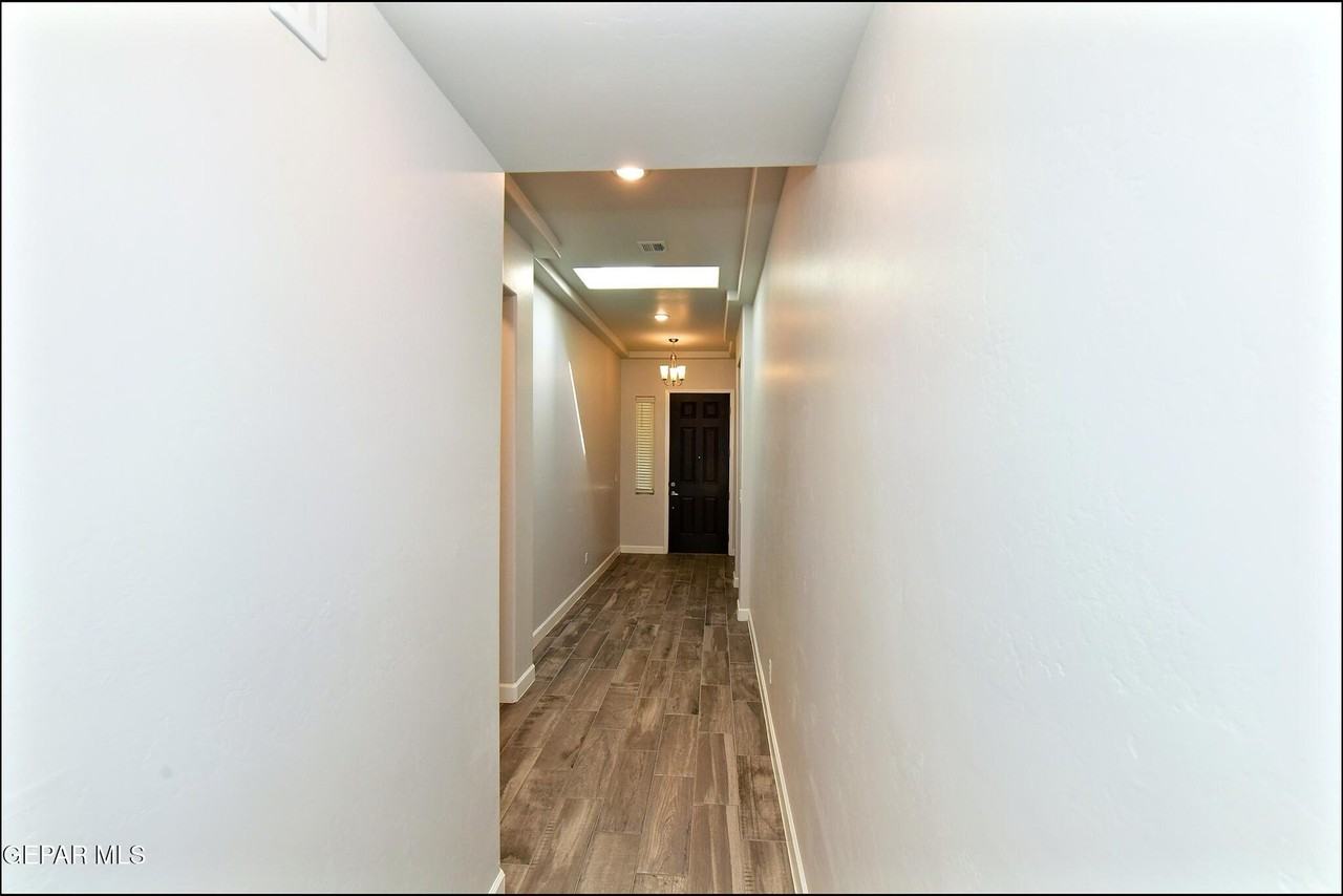 13146 Cleethorpes St - Photo 7 of 47