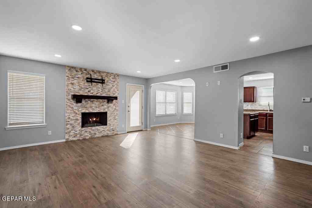 454 Claiborne St - Photo 5 of 42