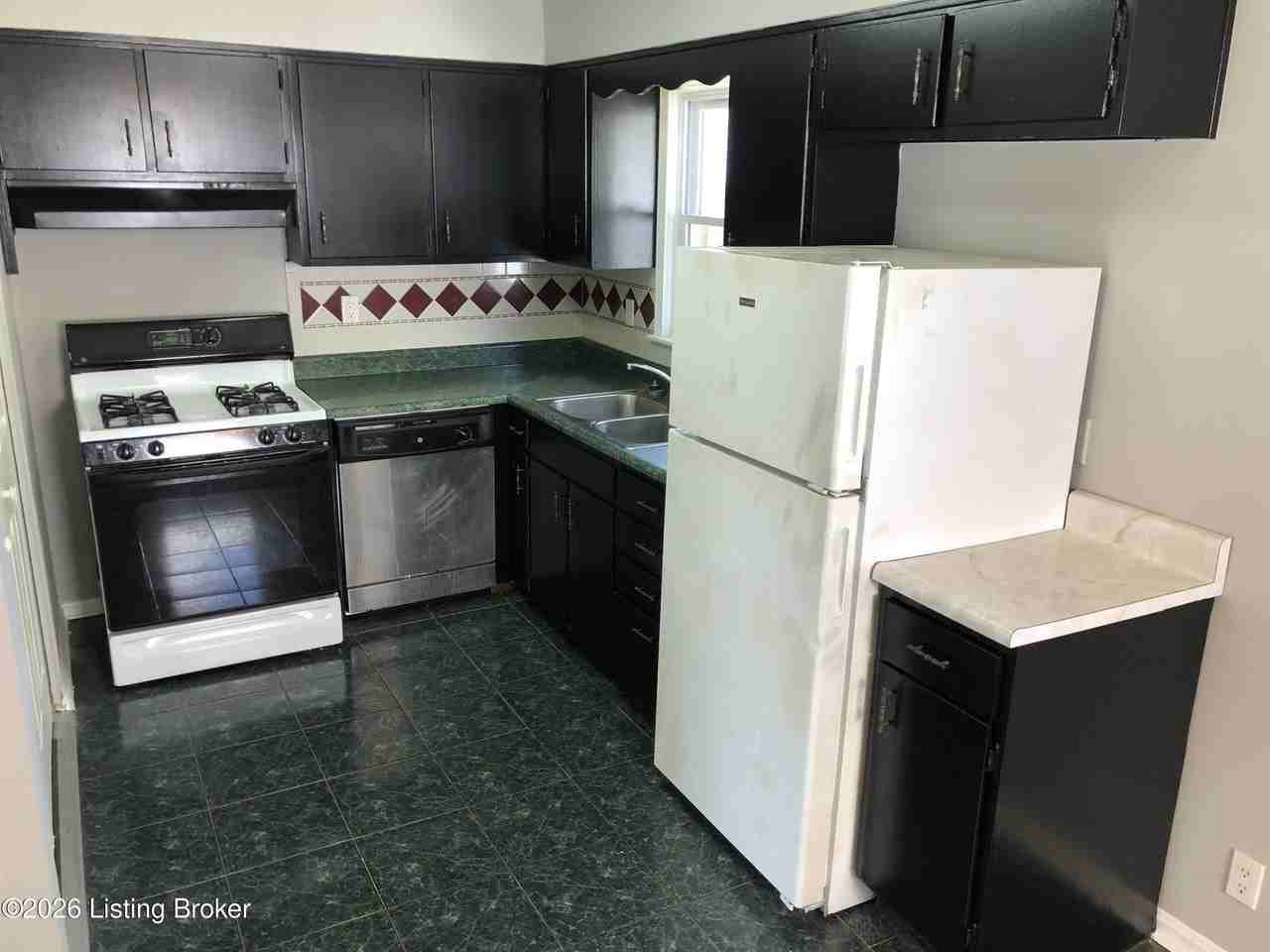 1235 Morgan Ave - Photo 3 of 10