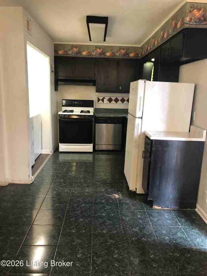 1235 Morgan Ave - Photo 4 of 10