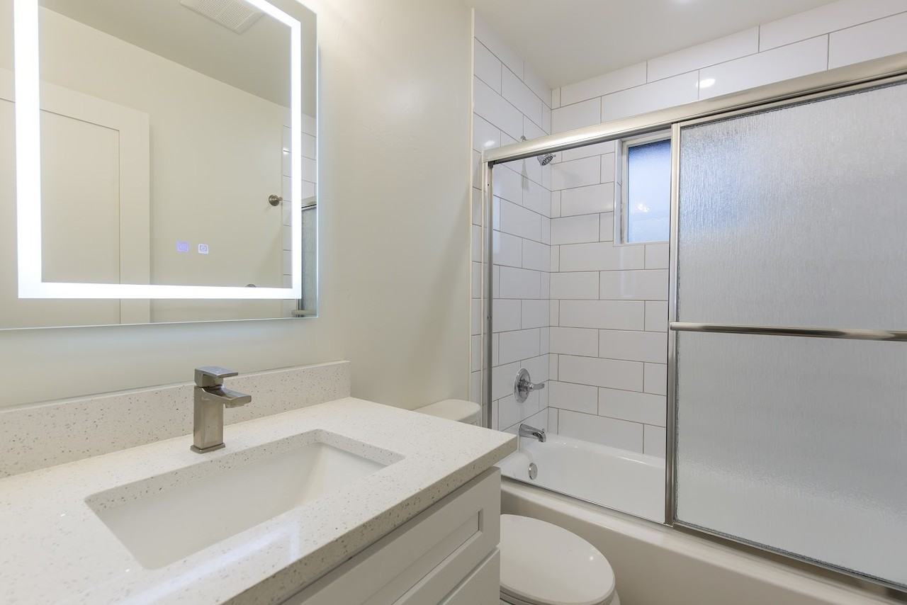 North Venice Flats - Photo 2 of 50