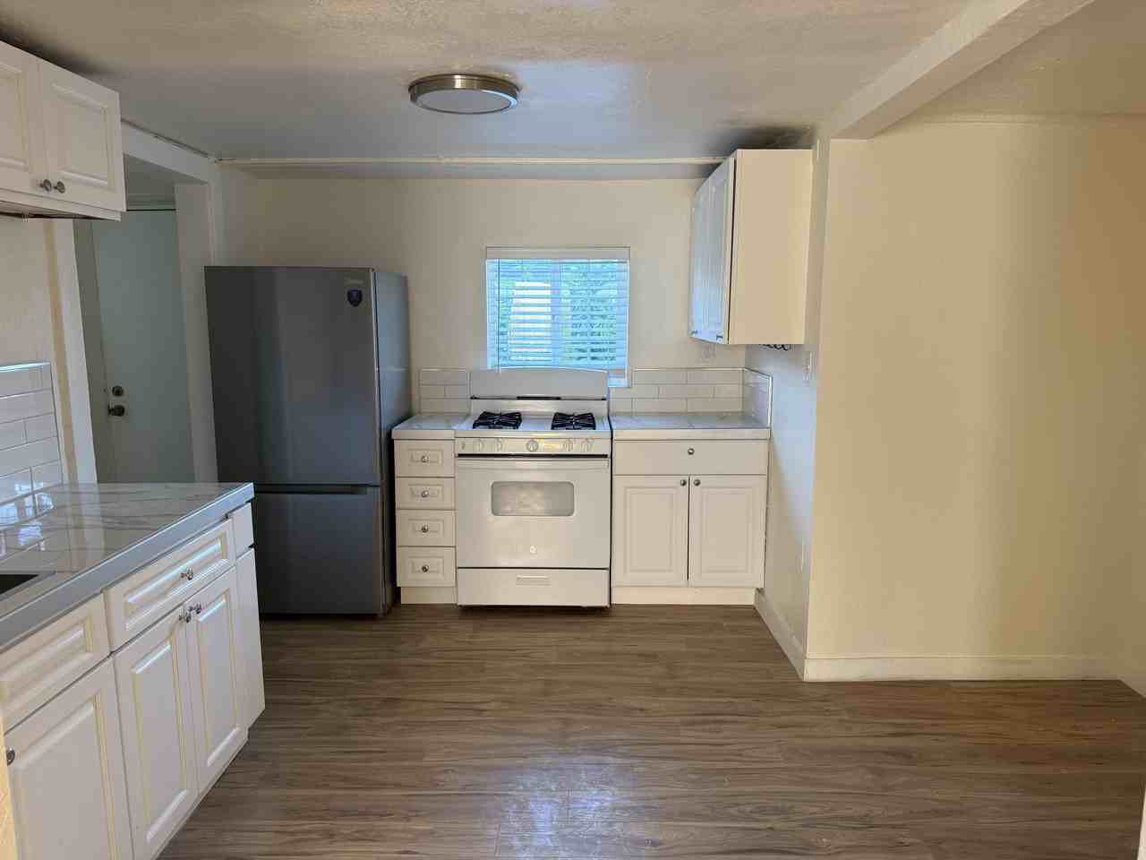 2136-2138 Harrison Ave - Photo 4 of 8