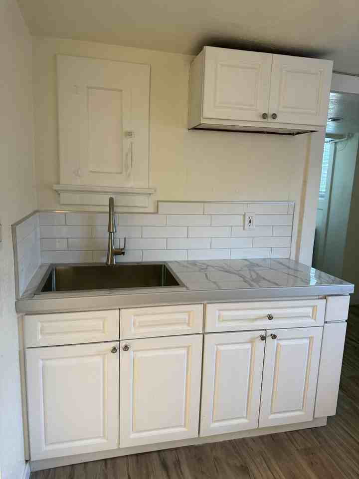 2136-2138 Harrison Ave - Photo 5 of 8