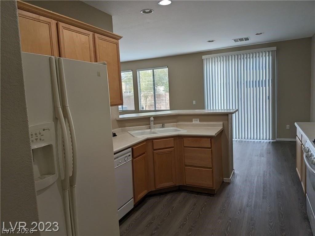 6298 W Levi Ave - Photo 3 of 50