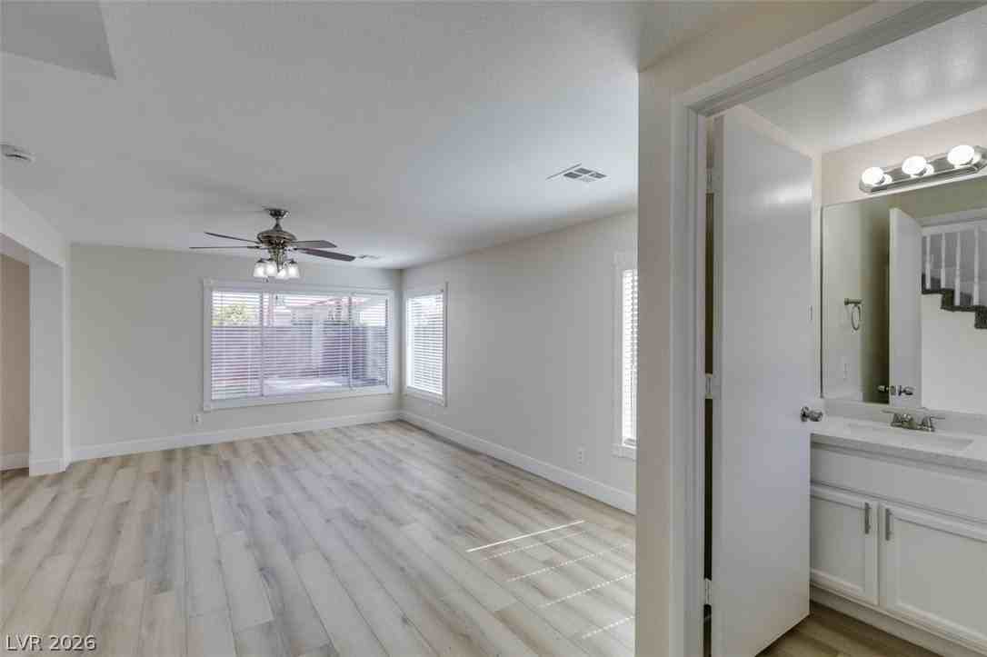 986 Painted Pony Dr - Photo 3 of 31