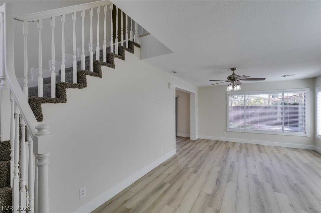 986 Painted Pony Dr - Photo 4 of 31