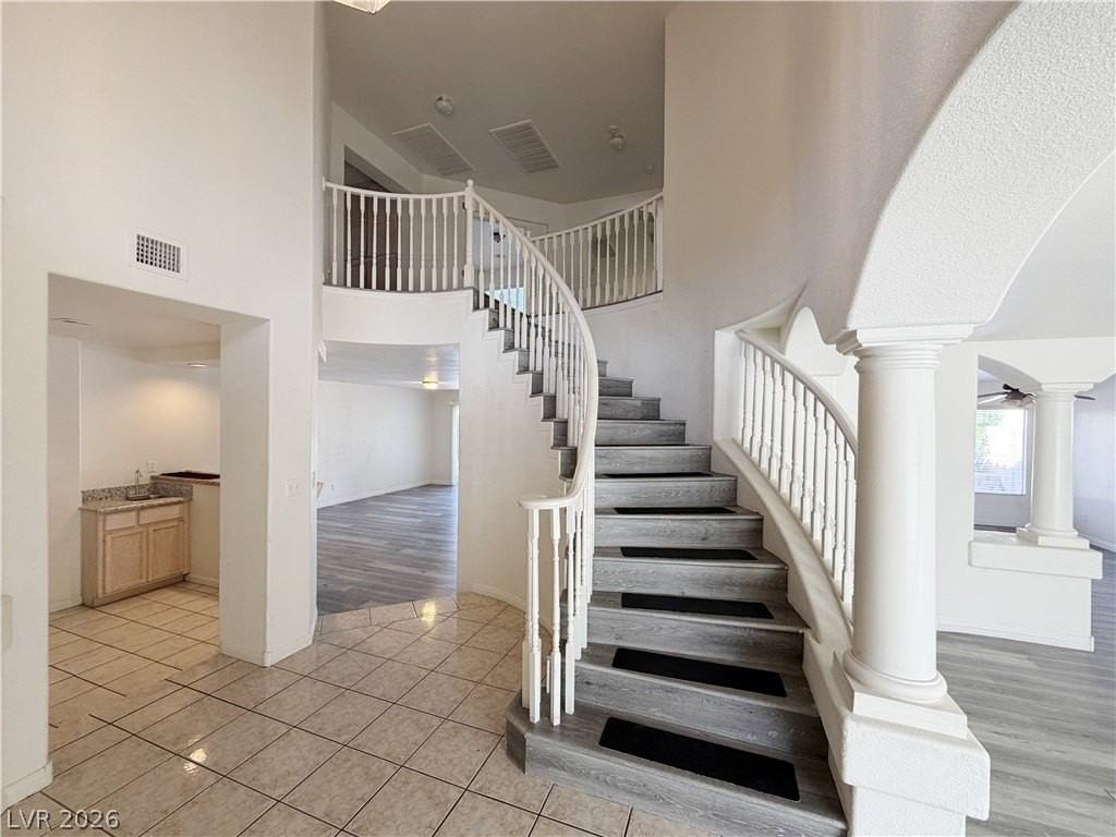 2706 Chokecherry Ave - Photo 3 of 43