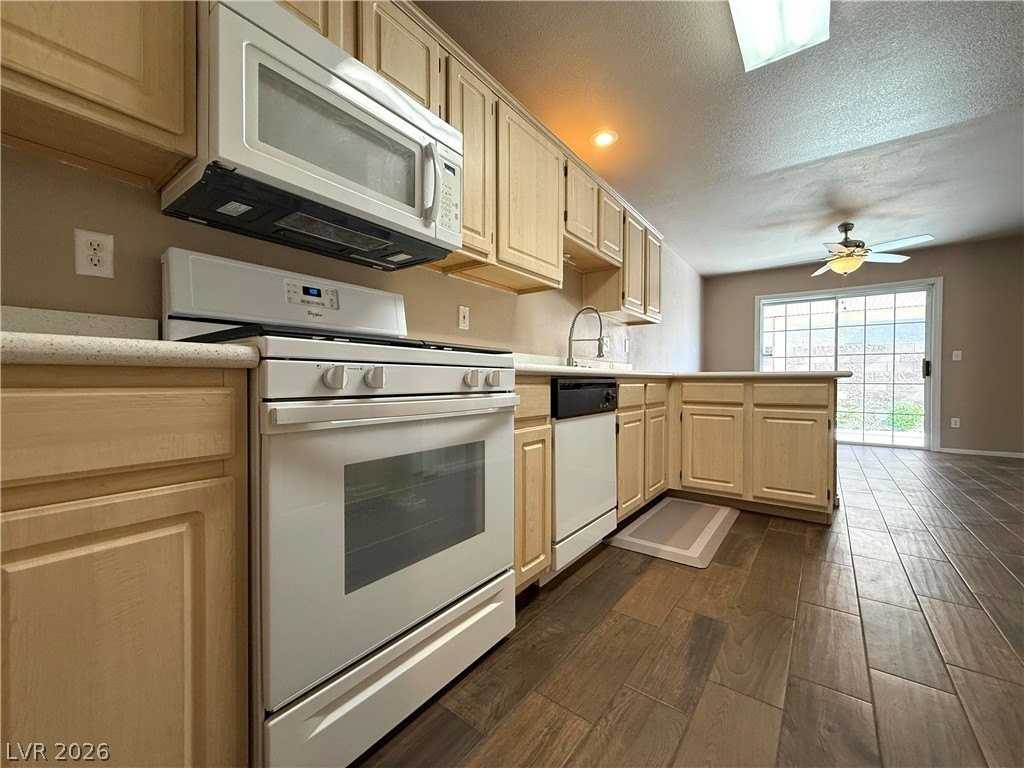 1612 Aspen Meadows Dr - Photo 7 of 47