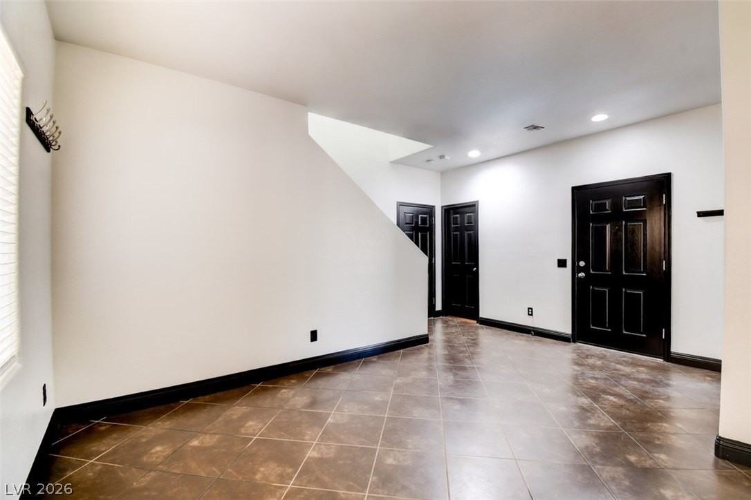 2904 Dowitcher Ave - Photo 3 of 18