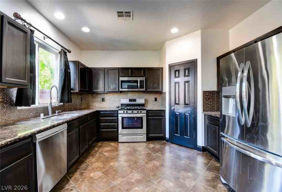 2904 Dowitcher Ave - Photo 6 of 18