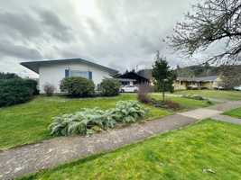 featured image of 290 E 46th Ave