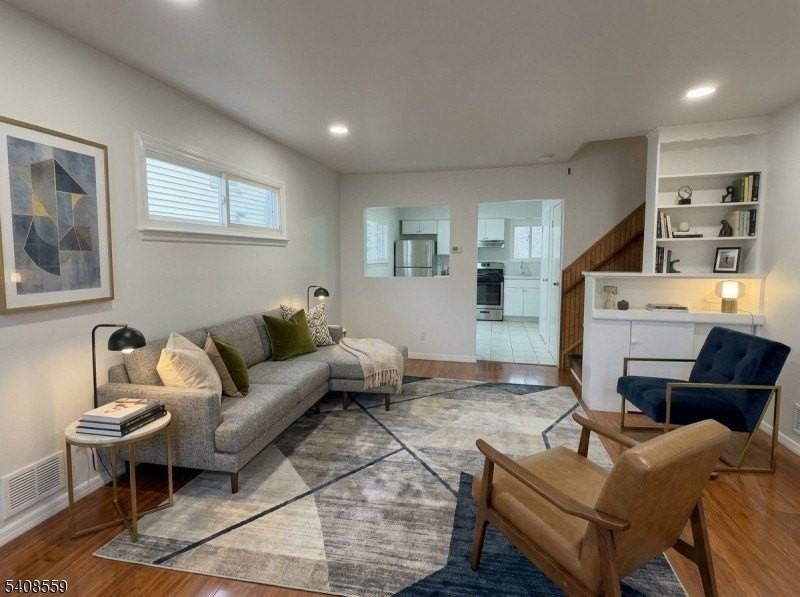 260 Everett Rd - Photo 2 of 18