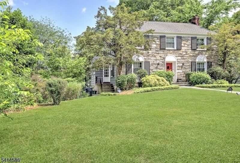 548 Hartford Ct - Photo 2 of 21