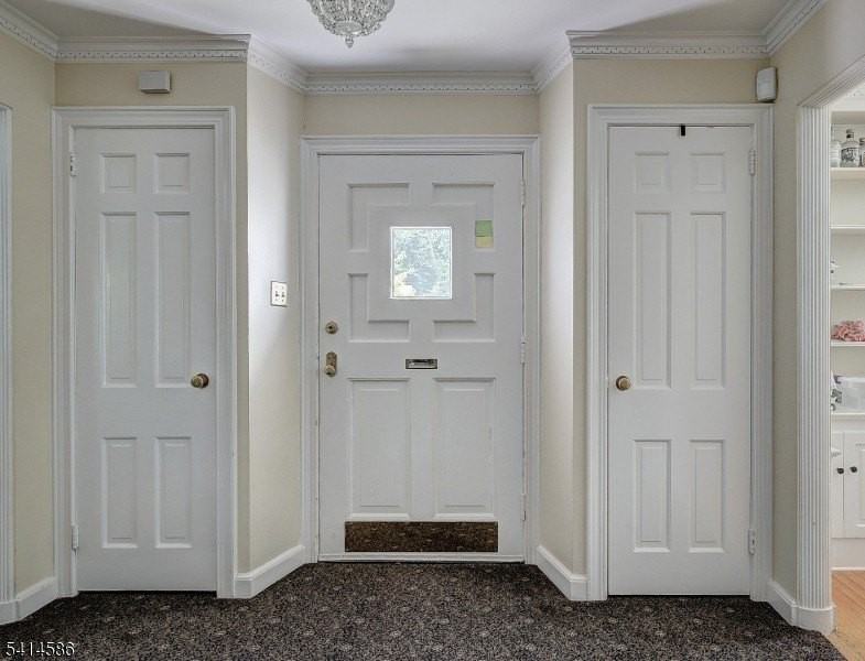 548 Hartford Ct - Photo 3 of 21