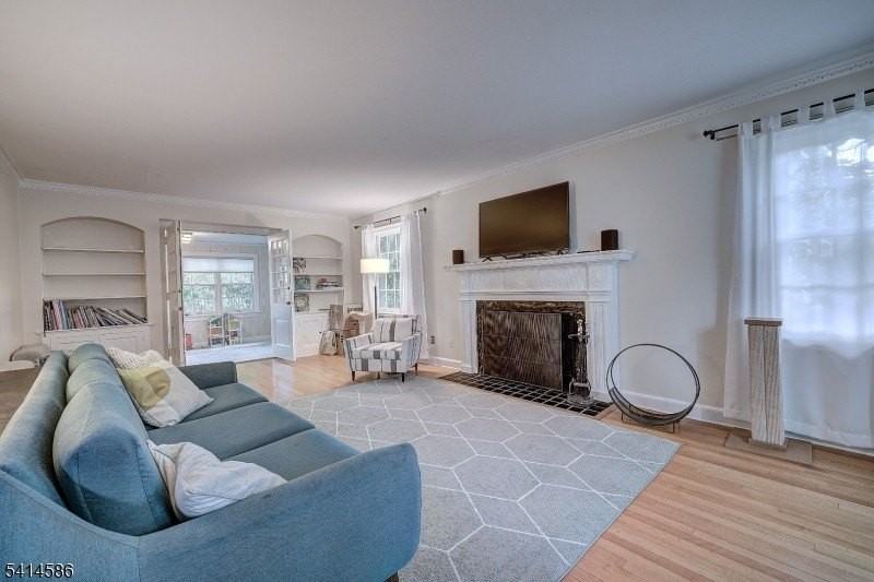 548 Hartford Ct - Photo 4 of 21