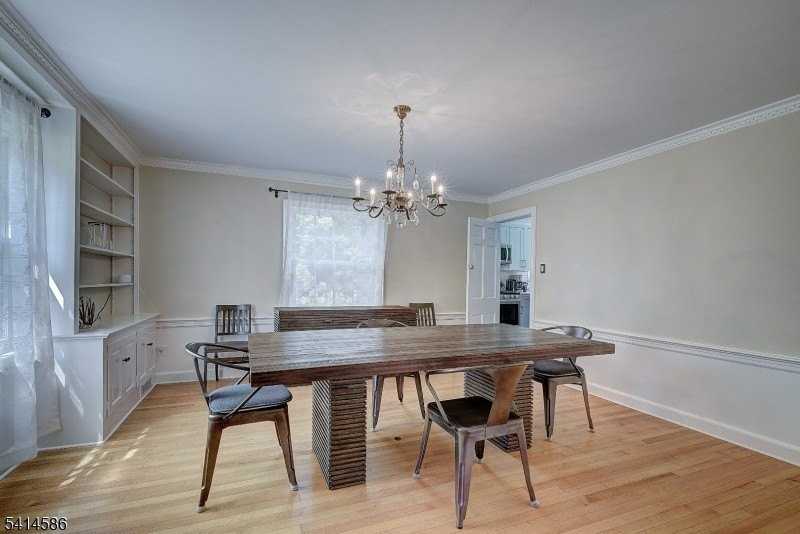 548 Hartford Ct - Photo 6 of 21