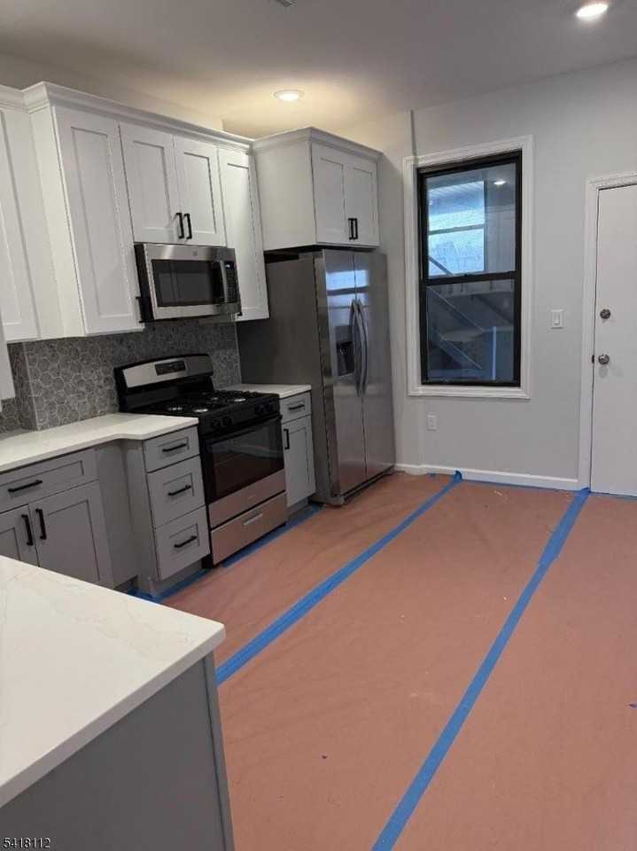 37 6th St - Photo 4 of 24