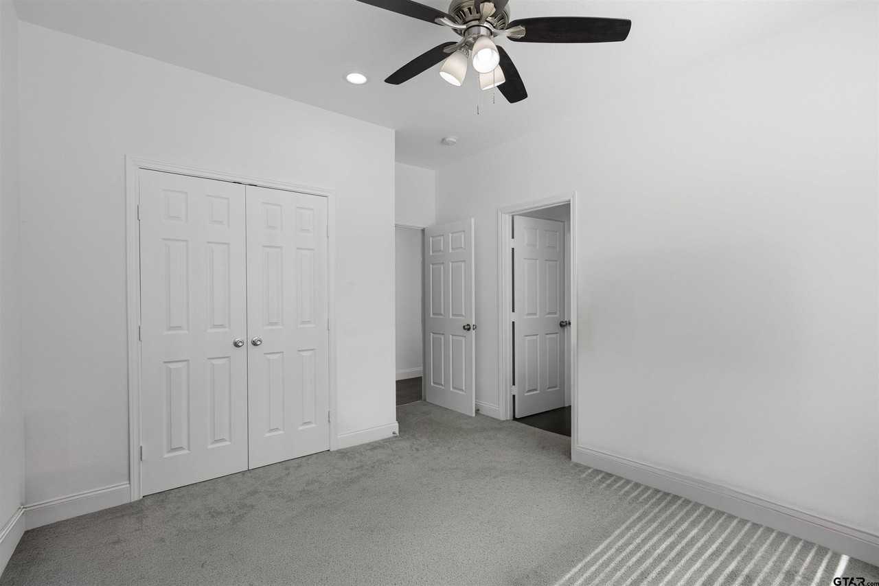 115 Labein Ave - Photo 5 of 32