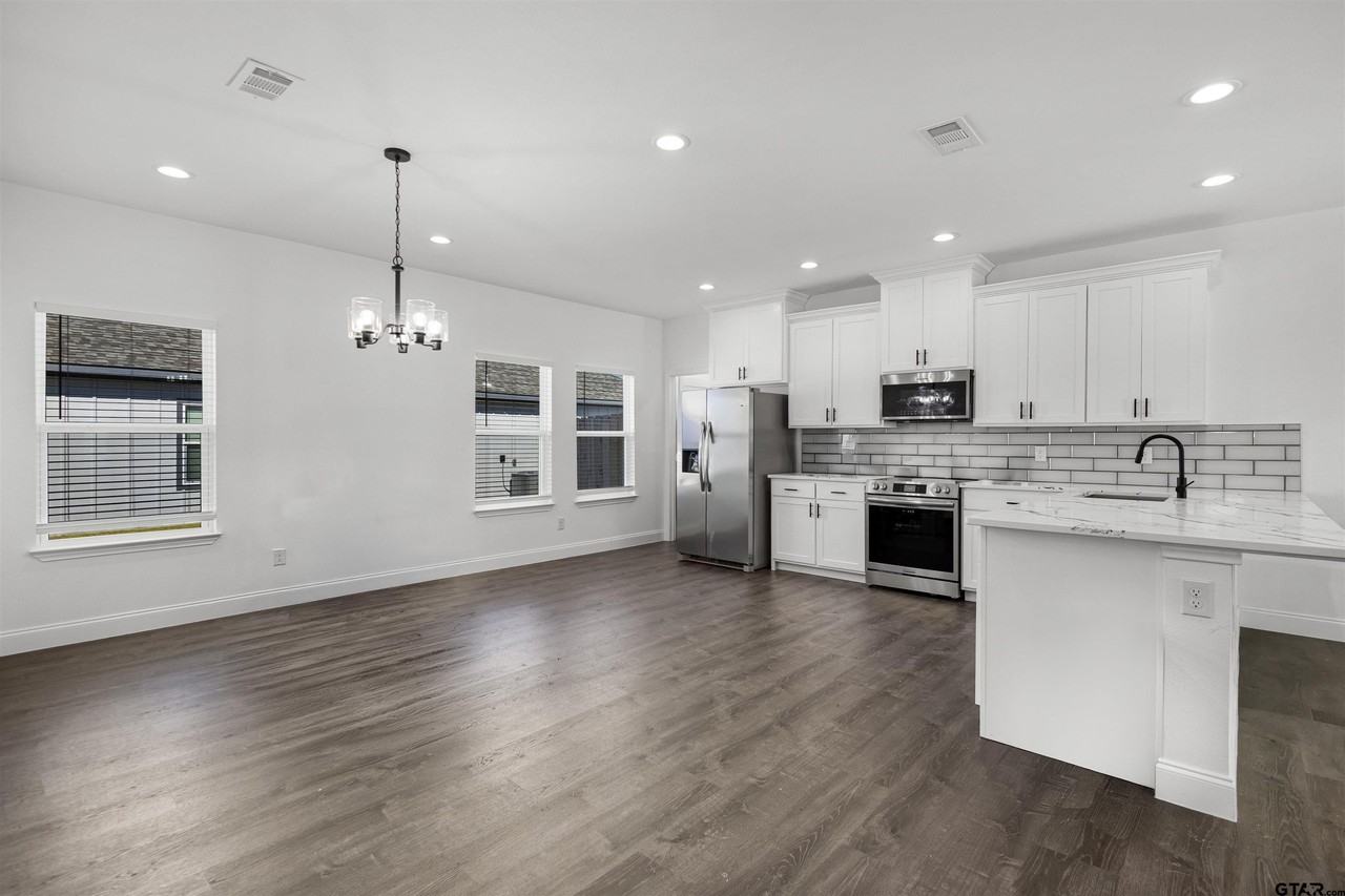 115 Labein Ave - Photo 7 of 32