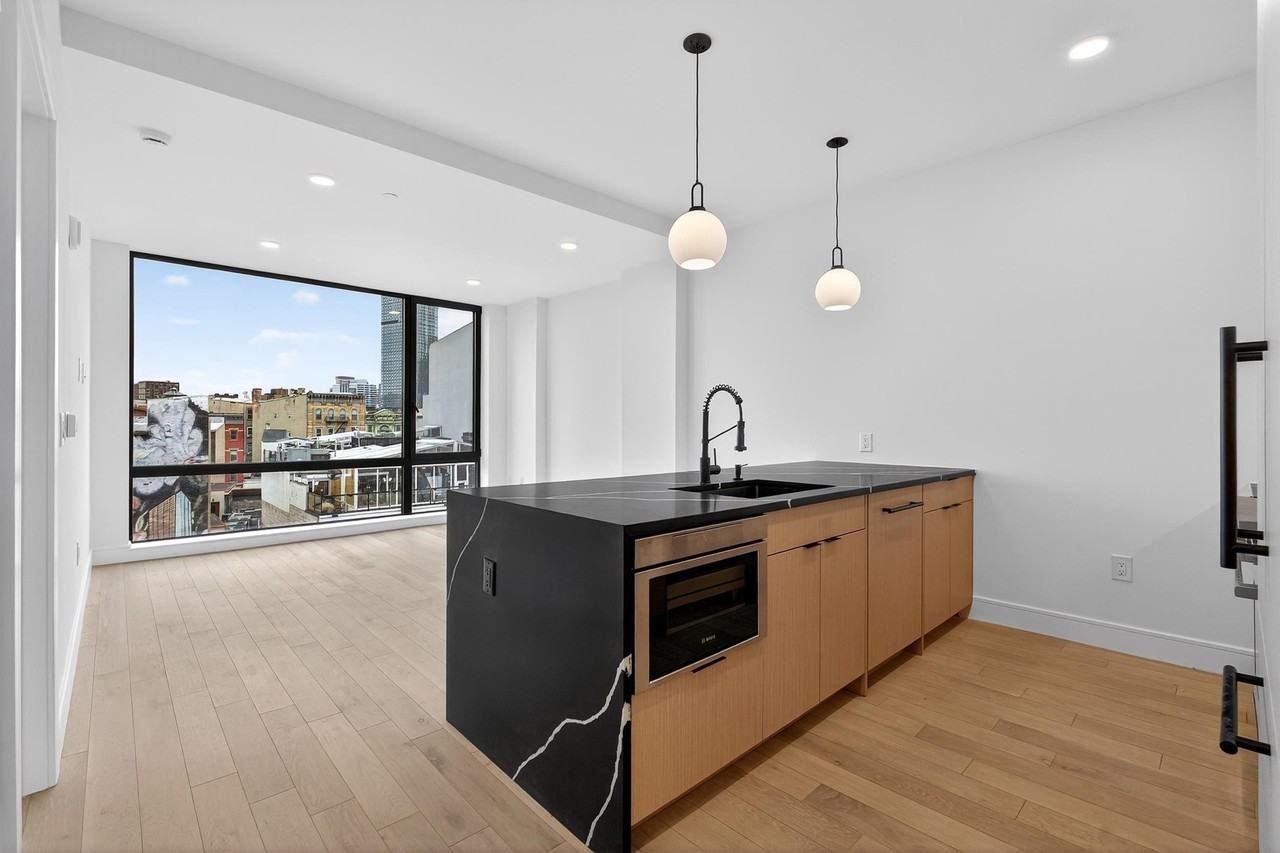 139 Christopher Columbus Dr #503 - Photo 3 of 28