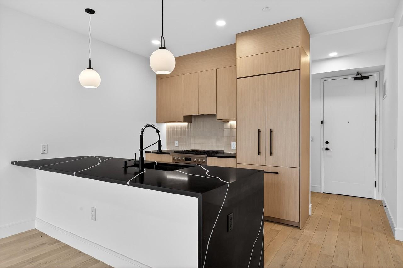 139 Christopher Columbus Dr #503 - Photo 7 of 28