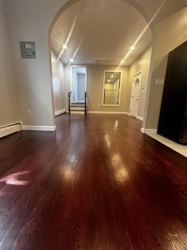 633 37th St #1 - Photo 4 of 15