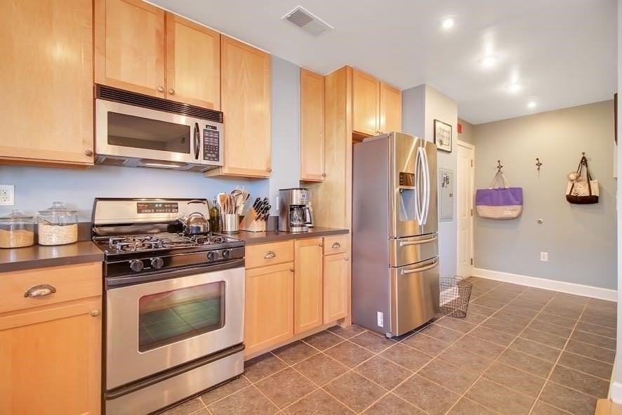 610 Newark St - Photo 7 of 14