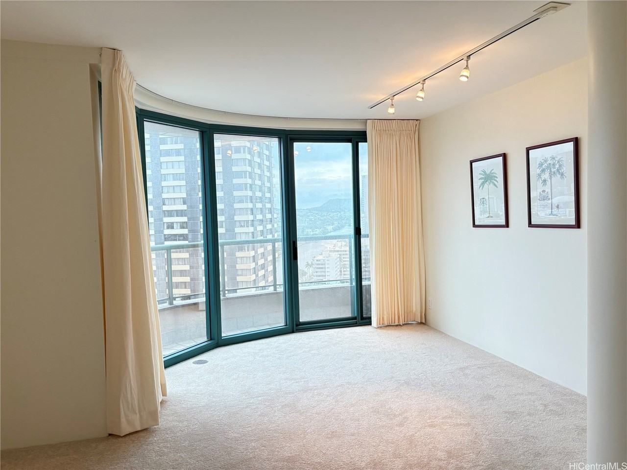 1888 Kalakaua Ave Apt 2606 - Photo 2 of 8