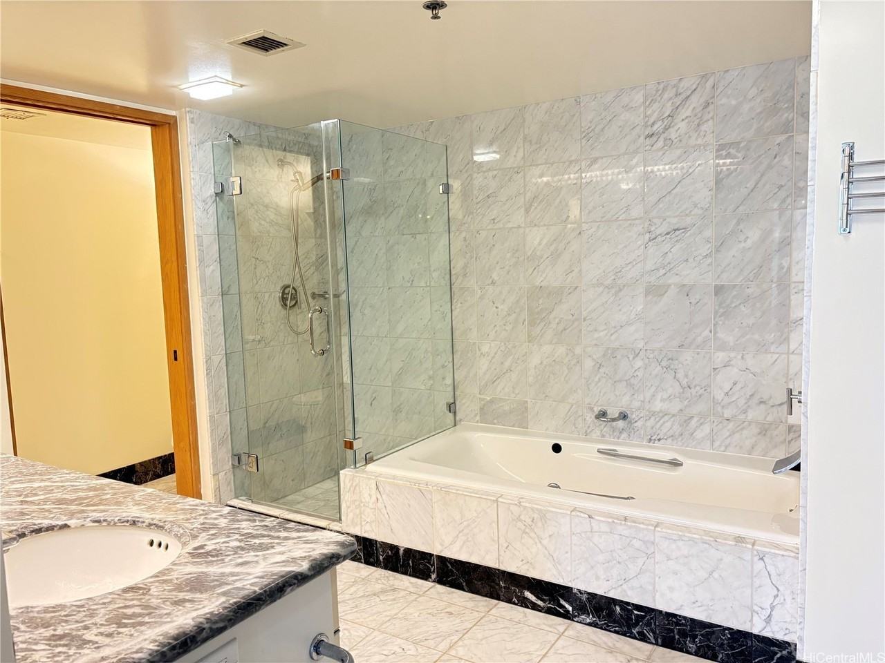 1888 Kalakaua Ave Apt 2606 - Photo 4 of 8