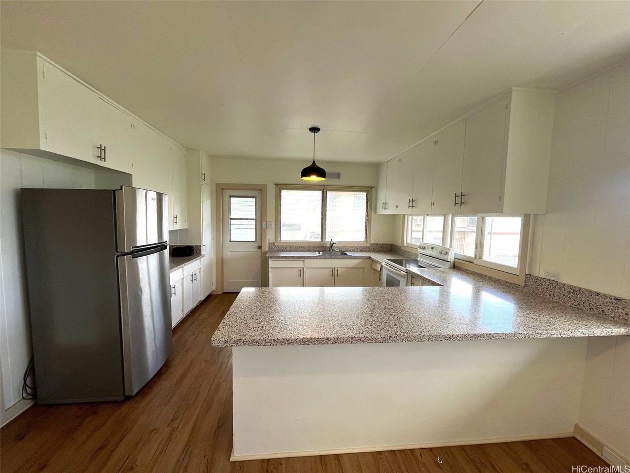 1611 Ua Dr - Photo 5 of 24