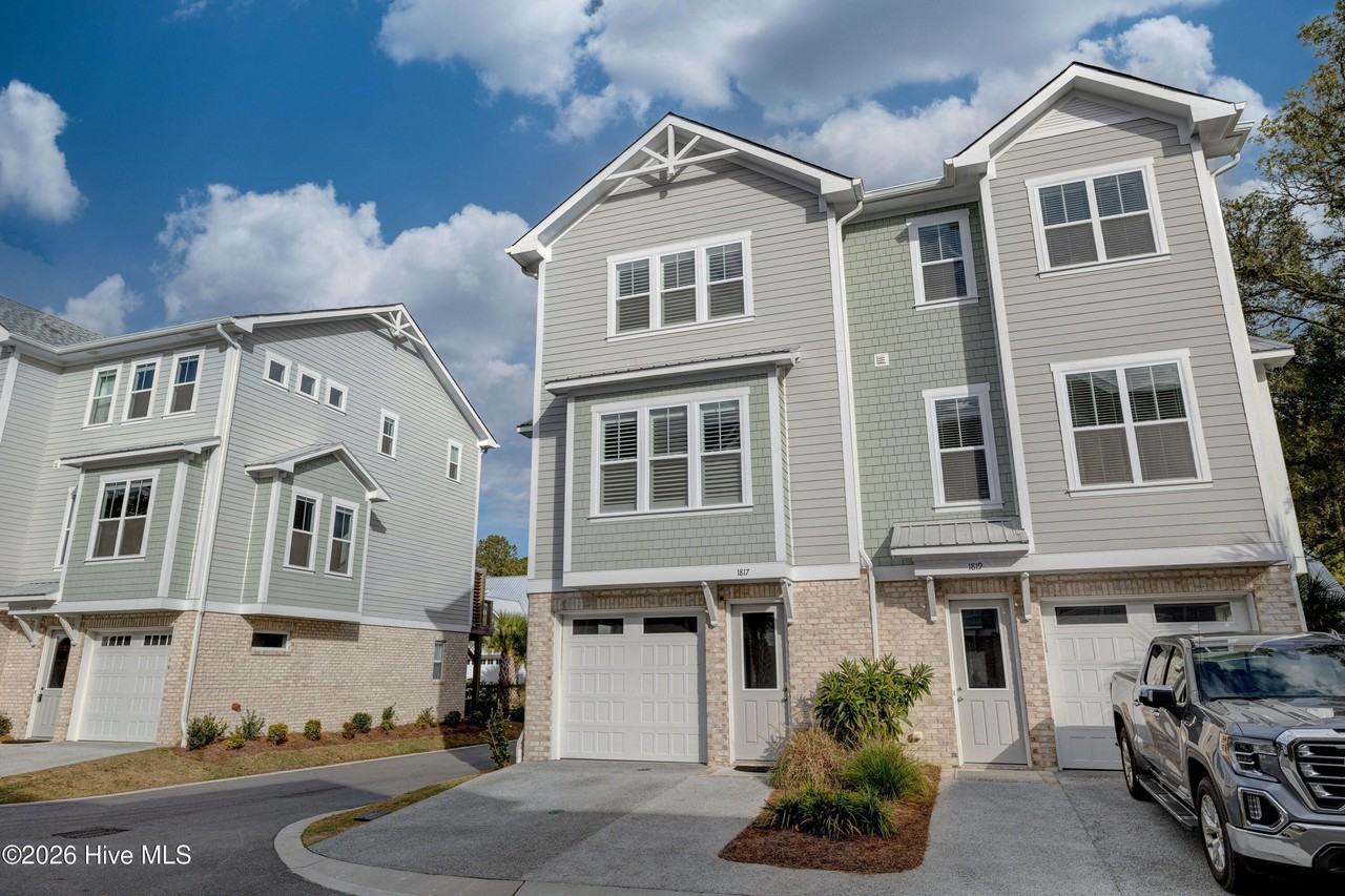 1817 Bungalow Row - Photo 3 of 37