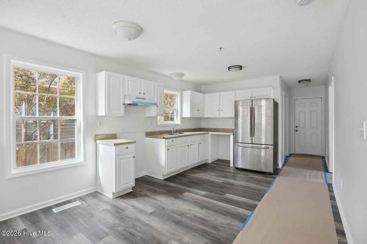 3829 Prices Ln - Photo 6 of 18