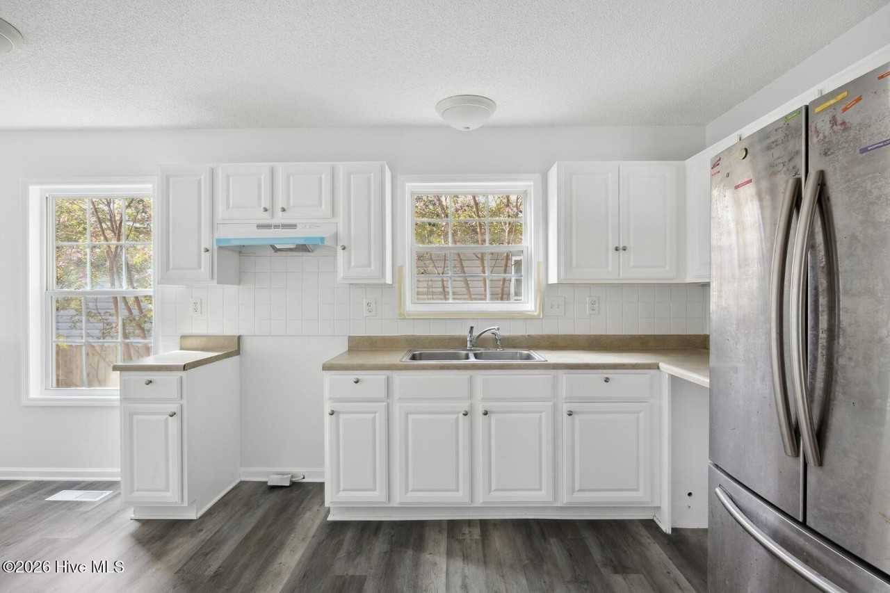 3829 Prices Ln - Photo 7 of 18