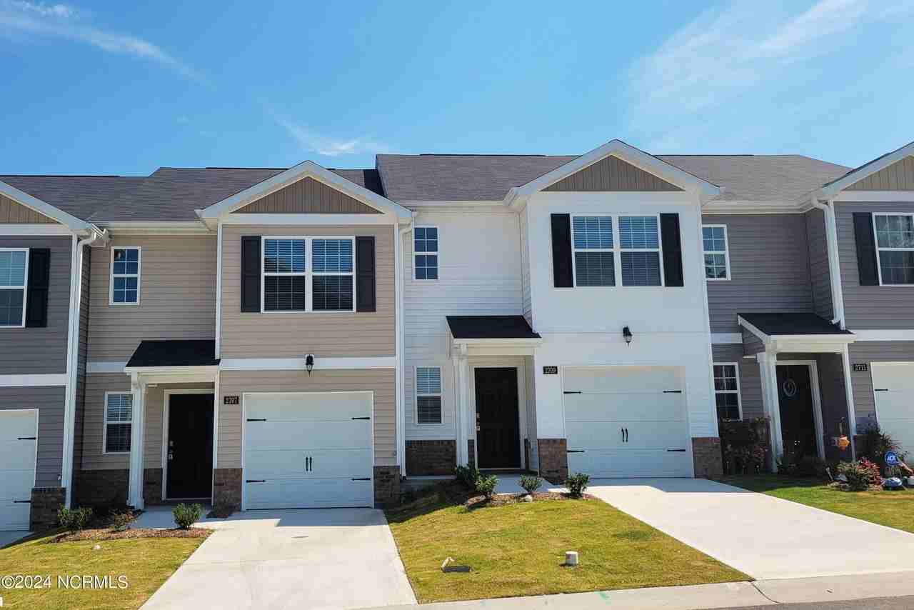 2707 Gracie Ln - Photo 2 of 46