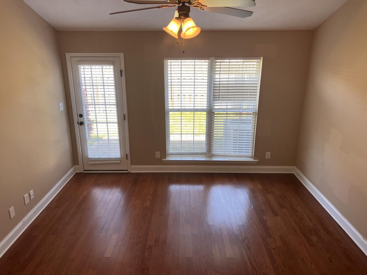 911 Bryan Cir - Photo 2 of 7