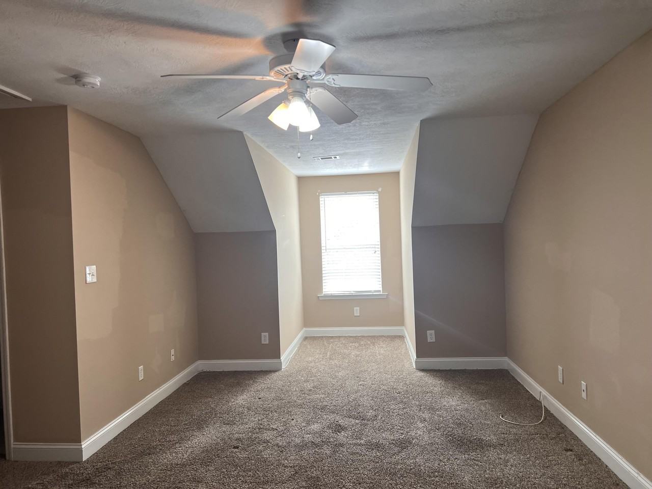 911 Bryan Cir - Photo 4 of 7