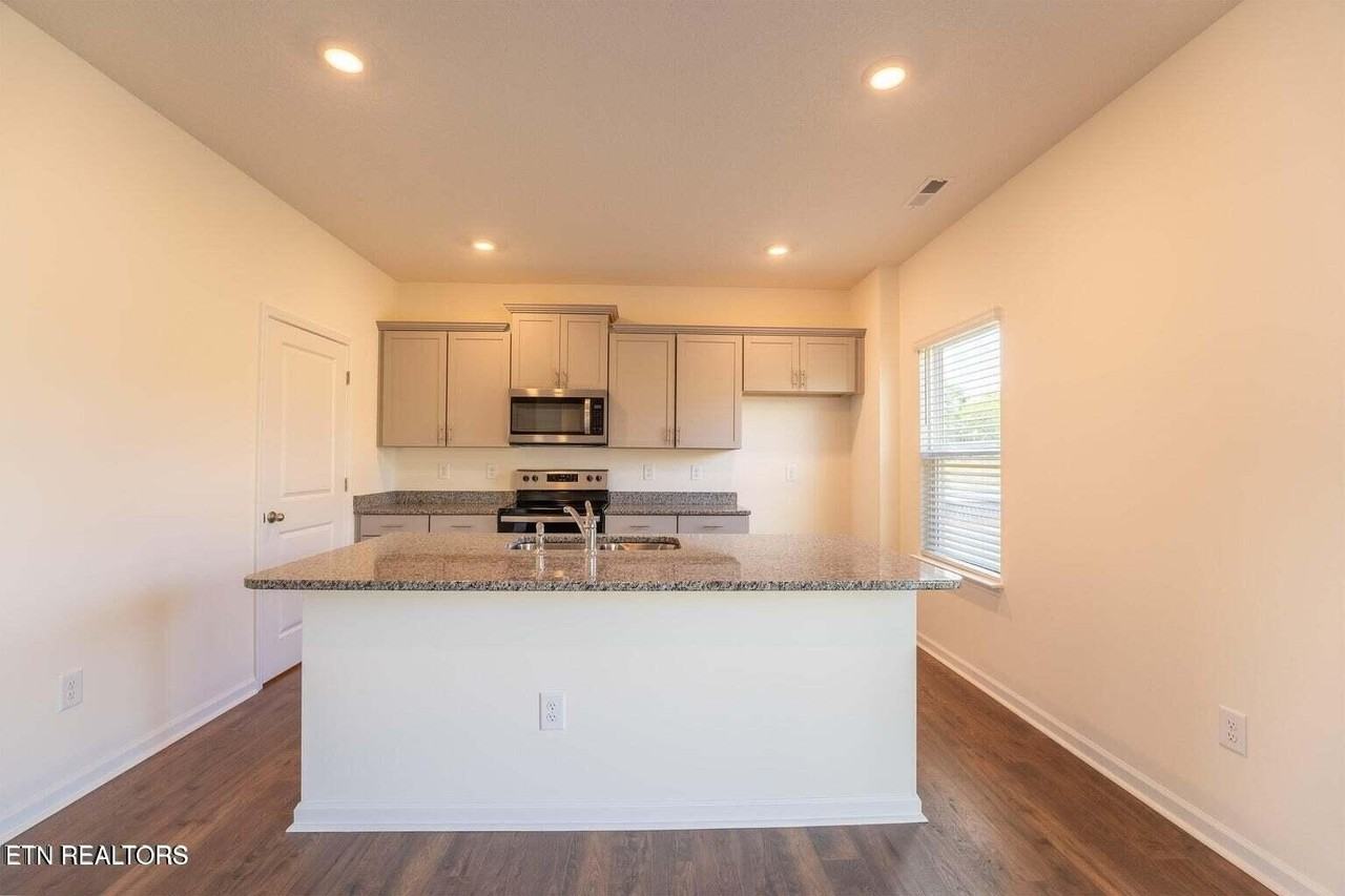 322 Heritage Crossing Dr - Photo 2 of 24