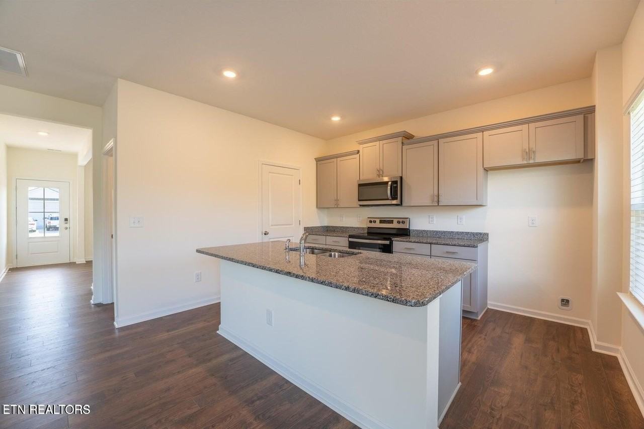 322 Heritage Crossing Dr - Photo 3 of 24