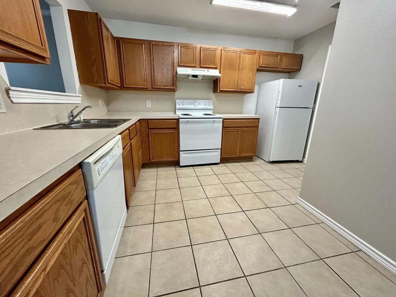 908 N Belmont Ave Apt A #A - Photo 4 of 15