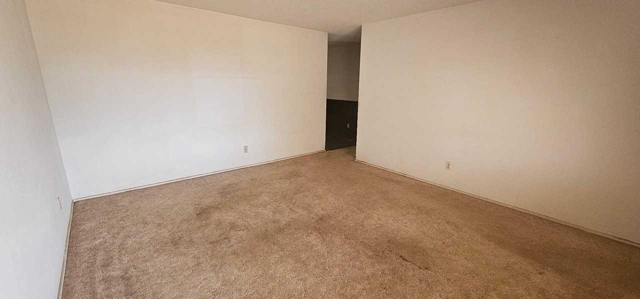 1612 69th St - Photo 2 of 9