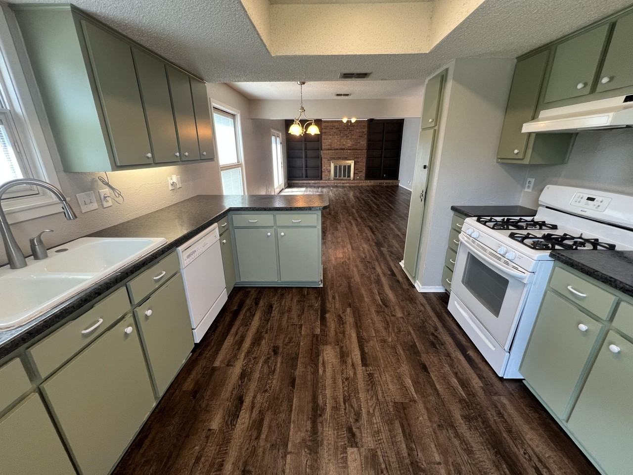 7016 York Ave - Photo 6 of 30