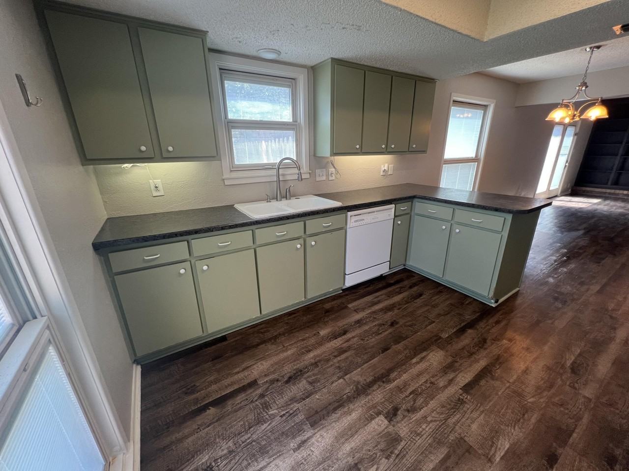 7016 York Ave - Photo 7 of 30