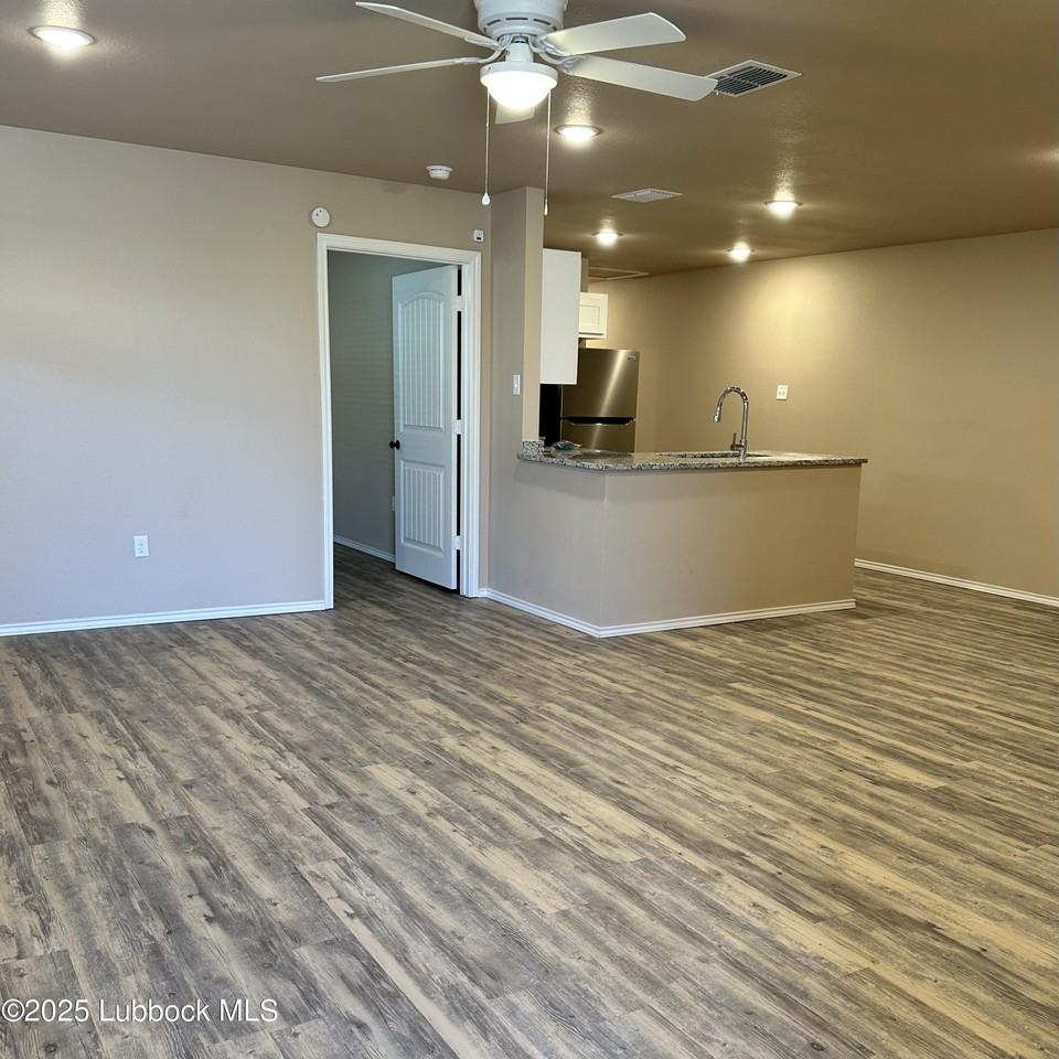 1103 Preston Trl Unit B - Photo 2 of 17