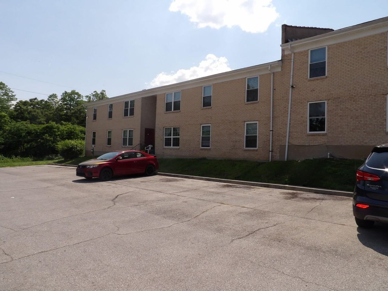 140 Landings Dr Apt 1 - Photo 3 of 45