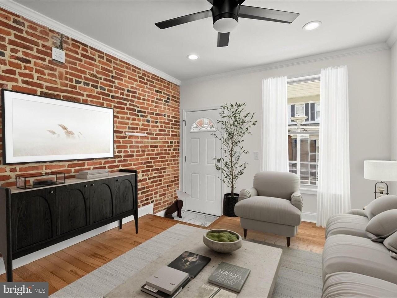 404 N Robinson St - Photo 2 of 43