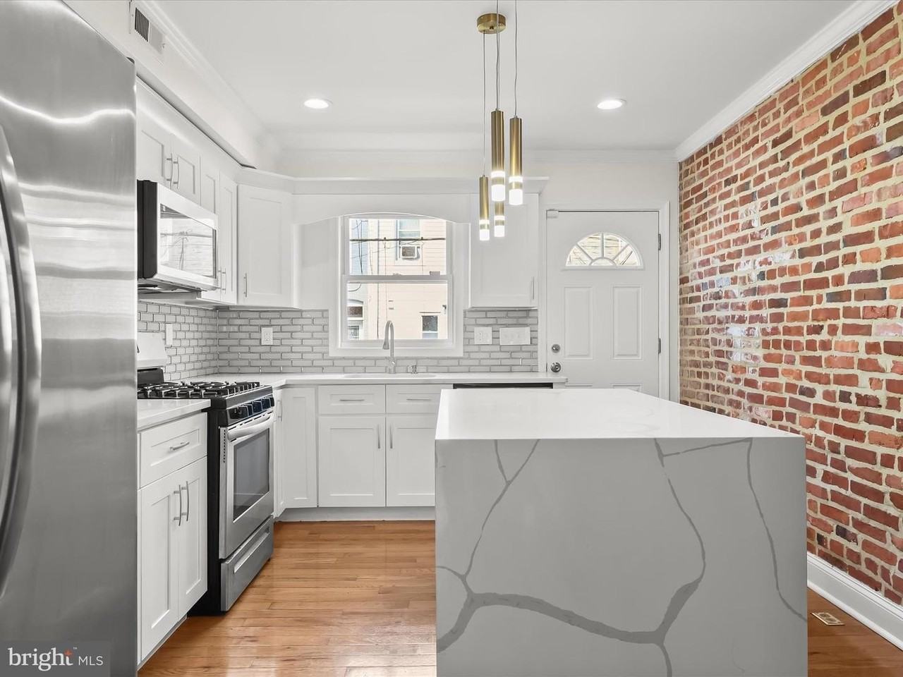 404 N Robinson St - Photo 4 of 43