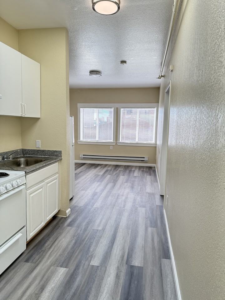 2070 University Avenue - Photo 5 of 19