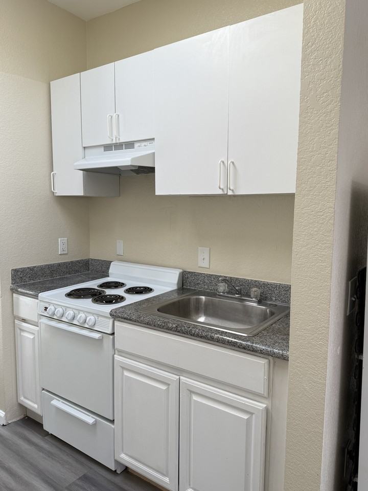 2070 University Avenue - Photo 6 of 19