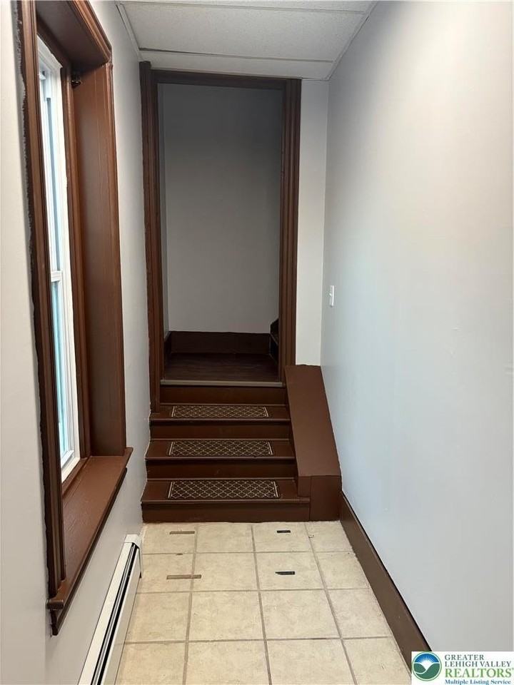 404 Mahoning St - Photo 2 of 9